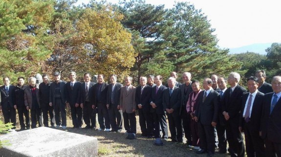 韩国南阳房氏11月12日举行南原房氏开基祖定山公“香祀”活动：海外房氏纪闻.jpg