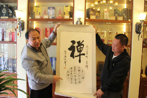 房氏故里河南遂平县委常委韩学锦、副县长史光辉一行访问世房总会：祭祖纪实.jpg