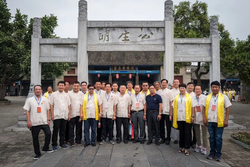 【活动图片总结 】2017年河南房氏宗亲文化联谊会七周年庆典及南阳房氏宗亲联谊会成立大会：宗亲纪事.jpg