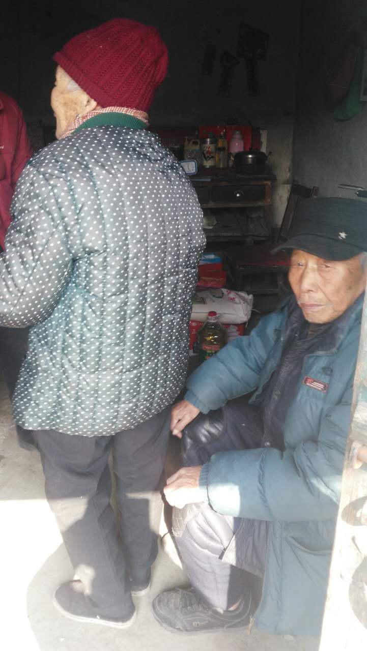 【敬老活动】枣庄爱心企业家房帅为周营房家70岁以上的老人送温暖：房氏工商纪要.jpg