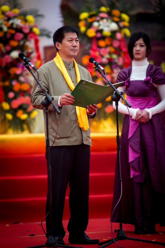世房总会会长房如义在癸巳年全球房氏拜祖大典上的致辞：祭祖纪实.jpg