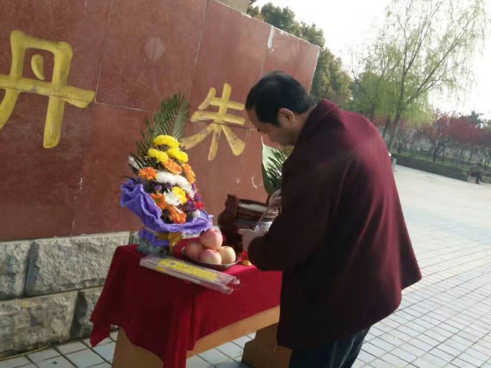 【活动快报】遂平宗亲代表祭拜房氏始祖丹朱：房氏源流考.jpg