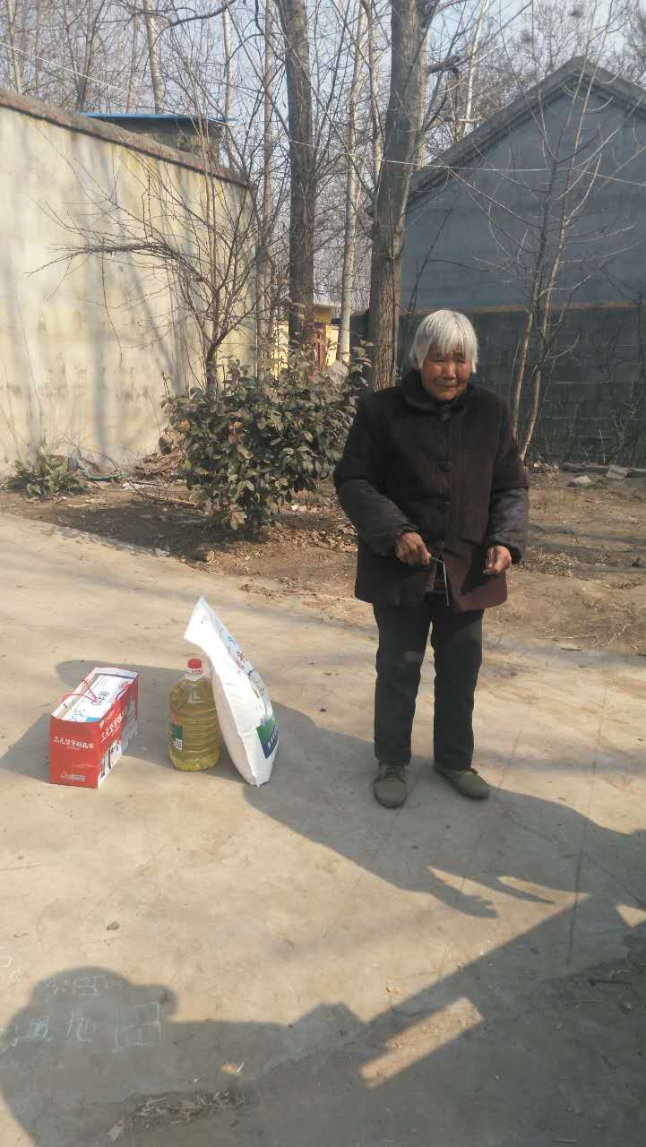【敬老活动】枣庄爱心企业家房帅为周营房家70岁以上的老人送温暖：房氏工商纪要.jpg