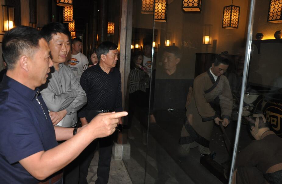 山东房氏宗亲联谊会走访东阿鱼山房氏收集资料指导企业.jpg