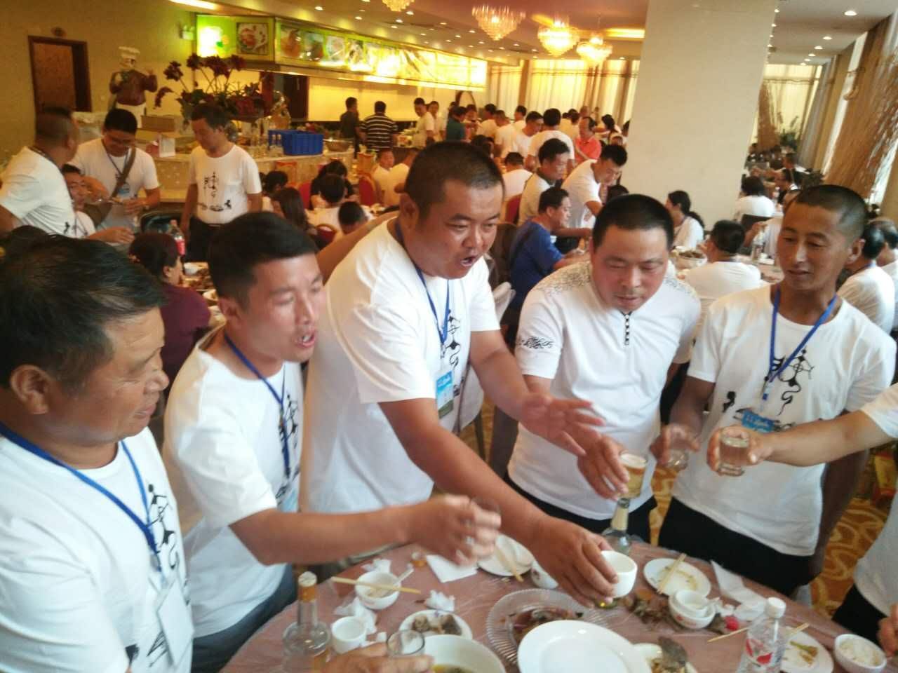 【报道接站直播】内蒙古房氏宗亲文化联谊会欢迎各地宗亲到来：宗亲纪事.jpg