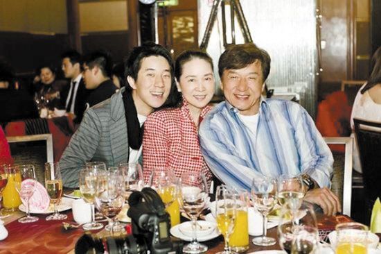 房祖名成“星二代”正面教材 变身老板春风得意：房氏人物纪略.jpg