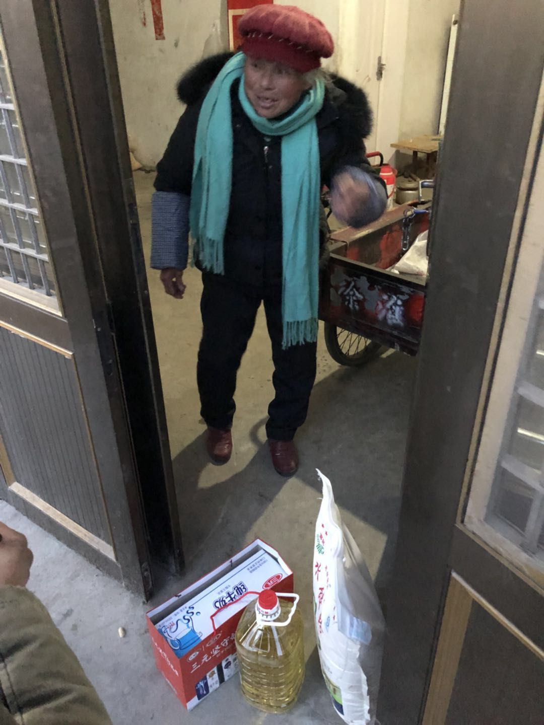 【敬老活动】枣庄爱心企业家房帅为周营房家70岁以上的老人送温暖：房氏工商纪要.jpg