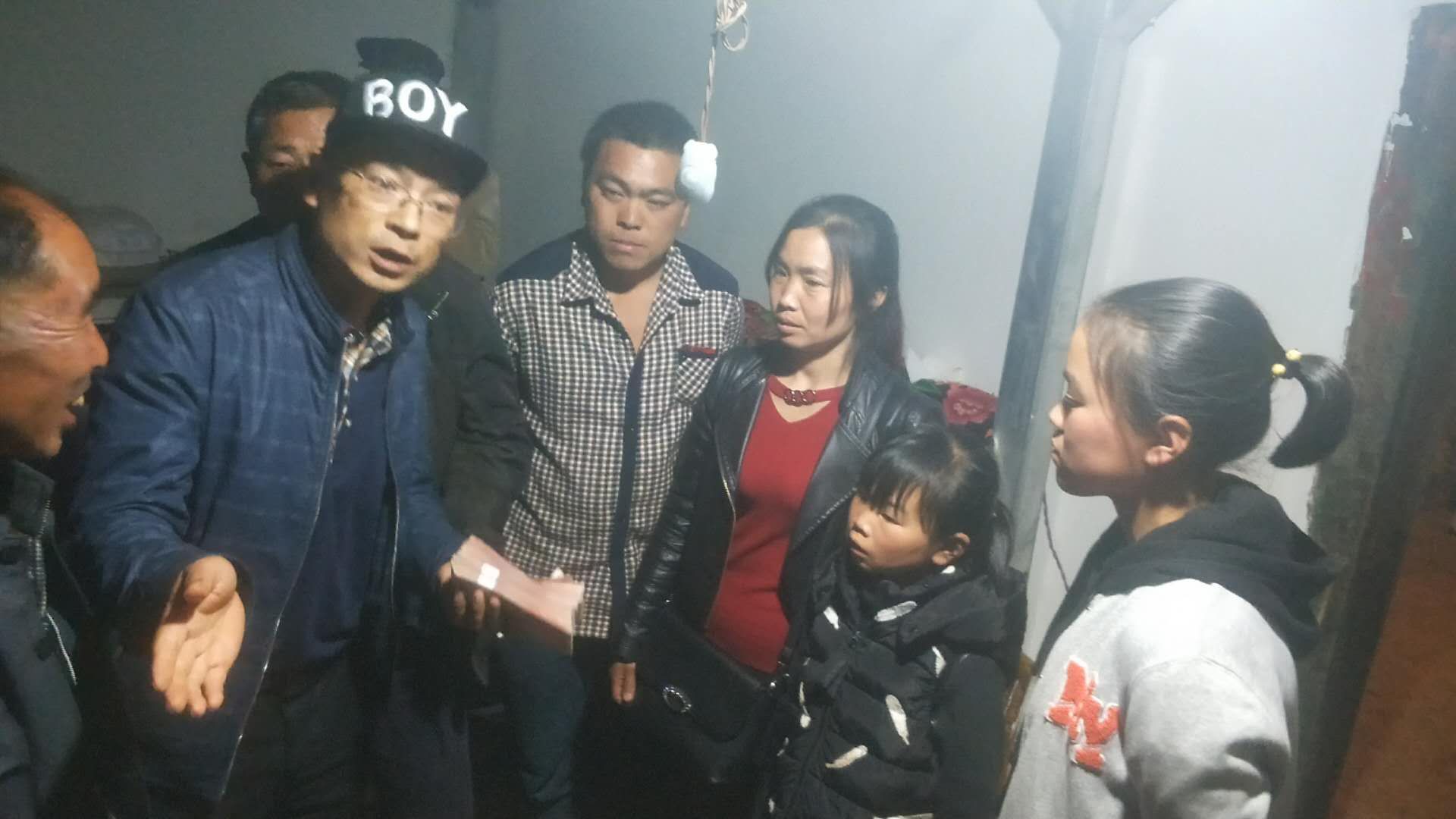 【致谢】 云南房氏代表吊唁明静宗亲并转交爱心捐款：宗亲纪事.jpg