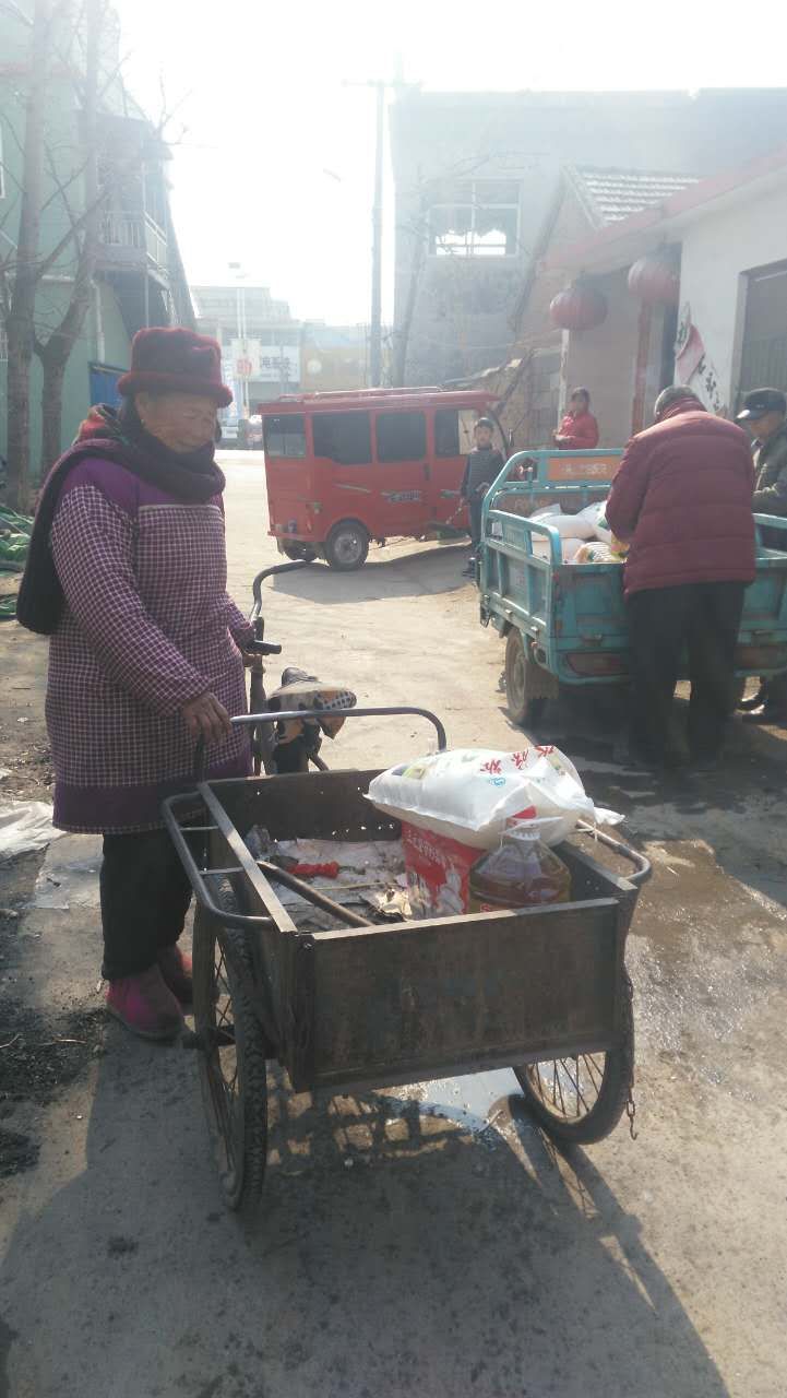 【敬老活动】枣庄爱心企业家房帅为周营房家70岁以上的老人送温暖：房氏工商纪要.jpg