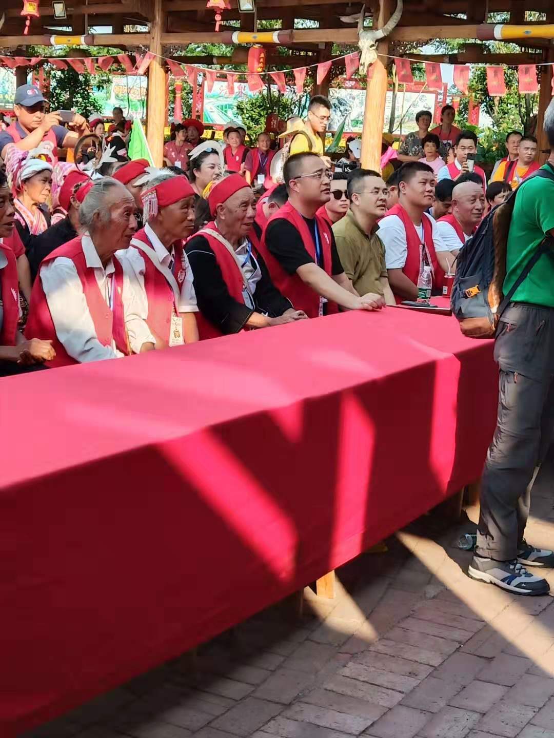 【花絮】各地房氏齐聚千年瑶寨贺连南首届房家文化交流活动：祭祖纪实.jpg