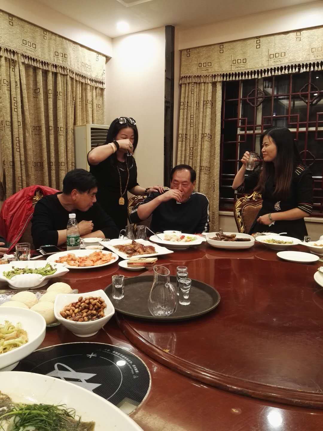 【联谊】广佛宗亲为辽、疆、闽、南美宗亲接风：宗亲纪事.jpg