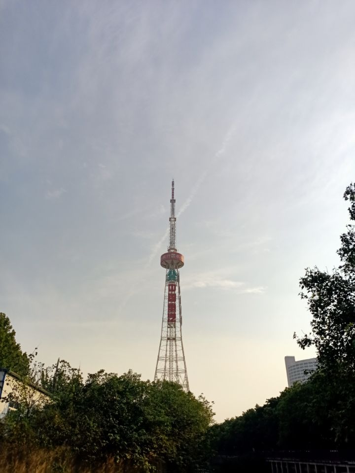 济南经济广播《方言客栈》栏目播出房道国《房玄龄：盛世名相耀泉城》精彩故事。点击www.ijntv.cn/lm/.jpg