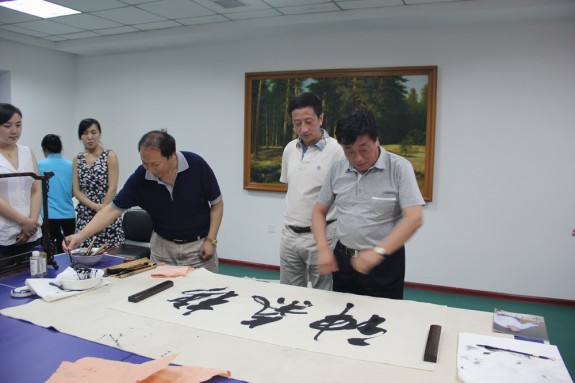 第二次世界房氏宗亲联谊大会筹备会暨房氏故里河南遂平招商联谊会在哈尔滨举行：宗亲纪事.jpg