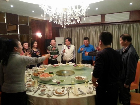 “天天红酒”品牌连锁董事长房杰考察深圳红酒市场并宴请在深部分房家人：房氏工商纪要.jpg