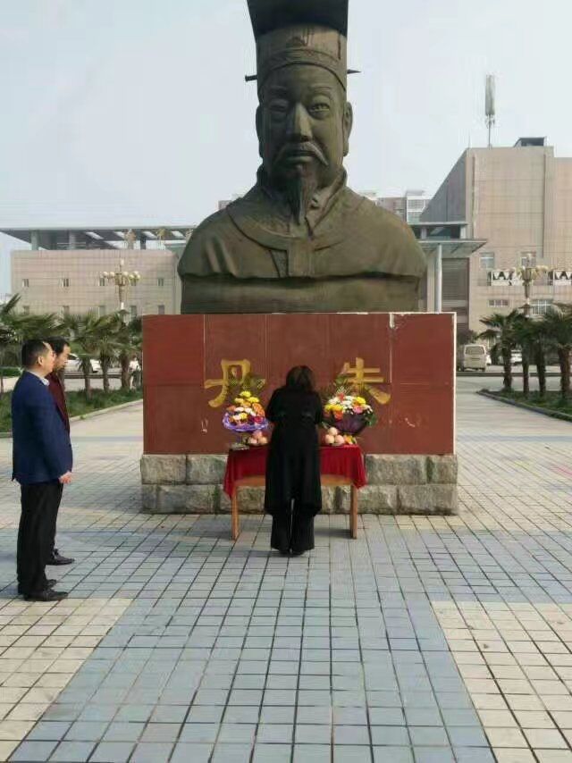 【活动快报】遂平宗亲代表祭拜房氏始祖丹朱：房氏源流考.jpg