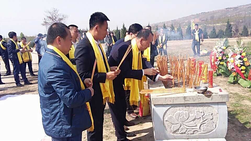【活动直播】同宗同祖 清明祭拜名相先贤房玄龄：祭祖纪实.jpg