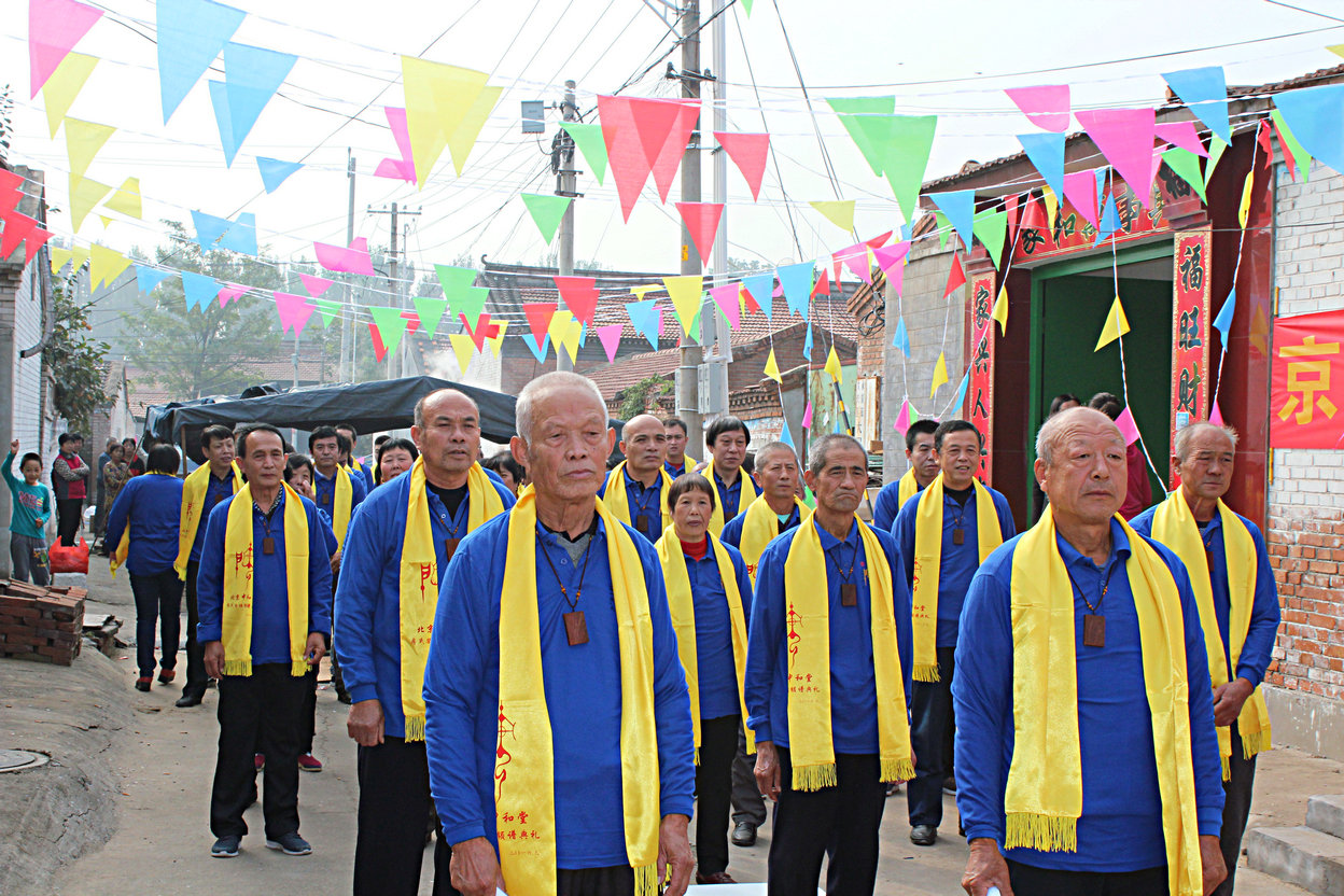 金秋送爽收获季 中和谱竣祭先贤 —记北京大同营房氏中和堂祭祖颁谱典礼：祭祖纪实.jpg