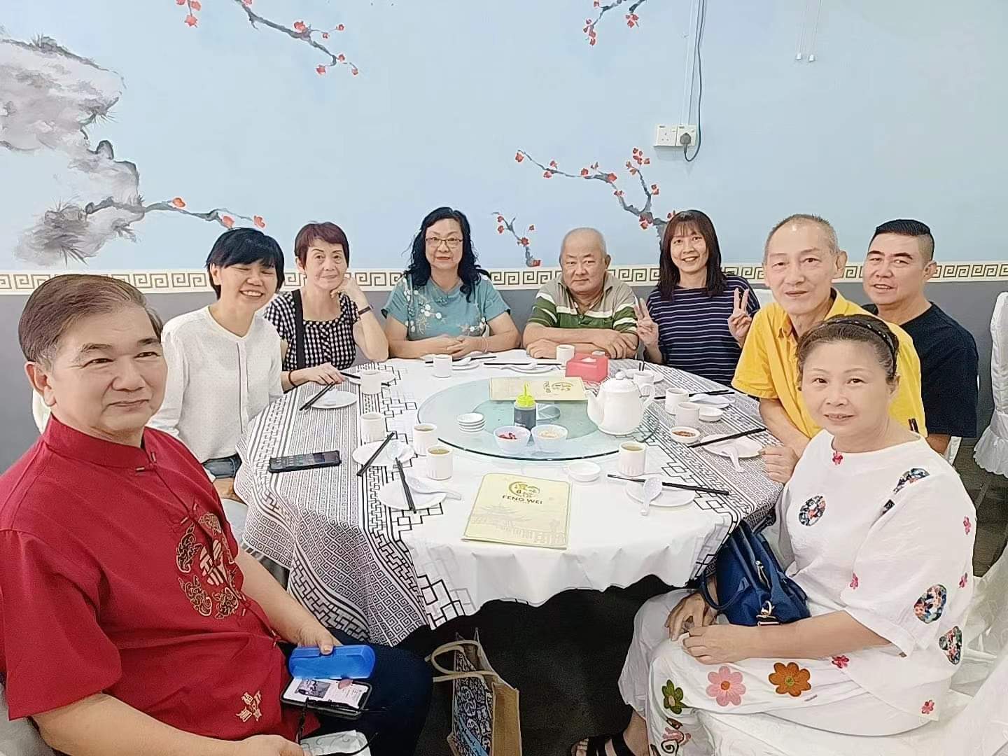 拿督斯里房德民会长率众拜访柔佛宗亲：房氏字辈辑录.jpg