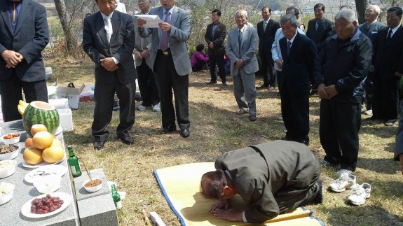 韩国房氏4月9日祭拜了南阳房氏先贤 房政丞公：海外房氏纪闻.jpg