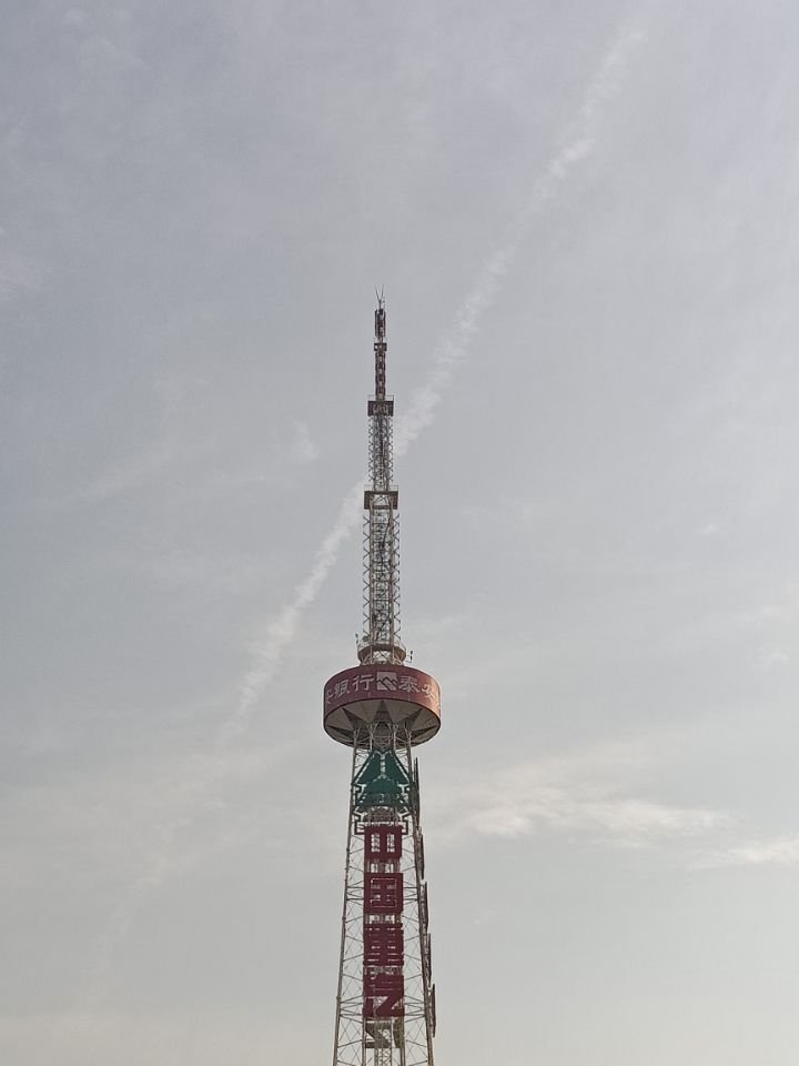 济南经济广播《方言客栈》栏目播出房道国《房玄龄：盛世名相耀泉城》精彩故事。点击www.ijntv.cn/lm/.jpg