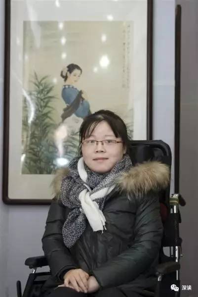 渐冻画家汪玉婷:双臂只能移动5厘米 毛笔拿不稳（文化资料整理）.jpg