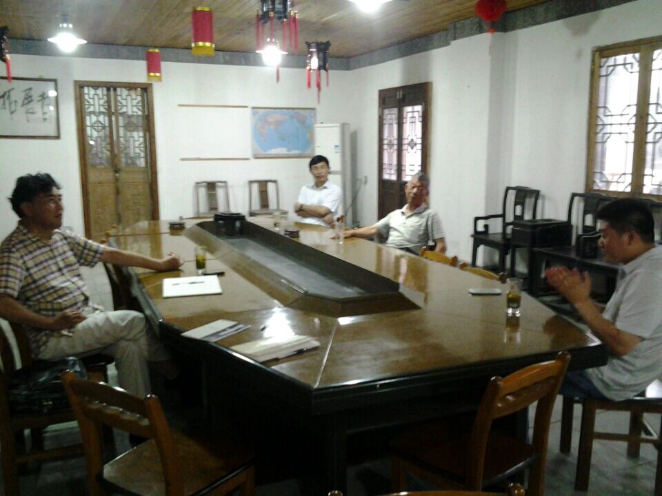 汪鑫与两会长通报工作（文化资料整理）.jpg