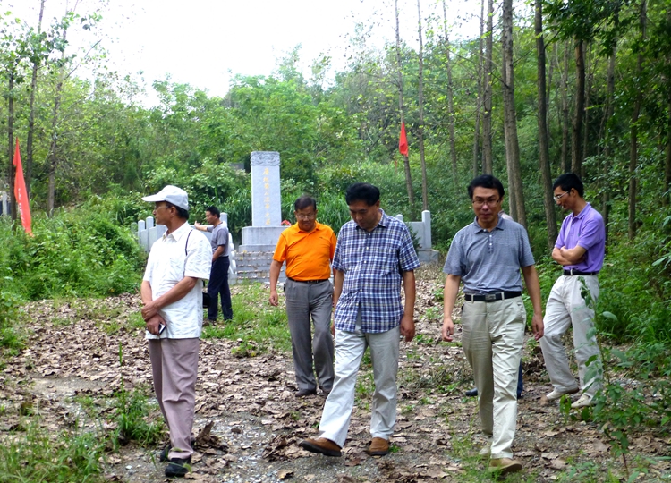 两会长和秘书长再赴歙县促汪王墓二期工程续建（文化资料整理）.jpg