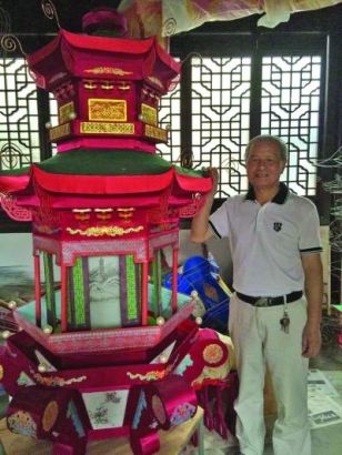苏州灯彩非遗传承人汪筱文复原“亭台楼阁”灯（文化资料整理）.jpg