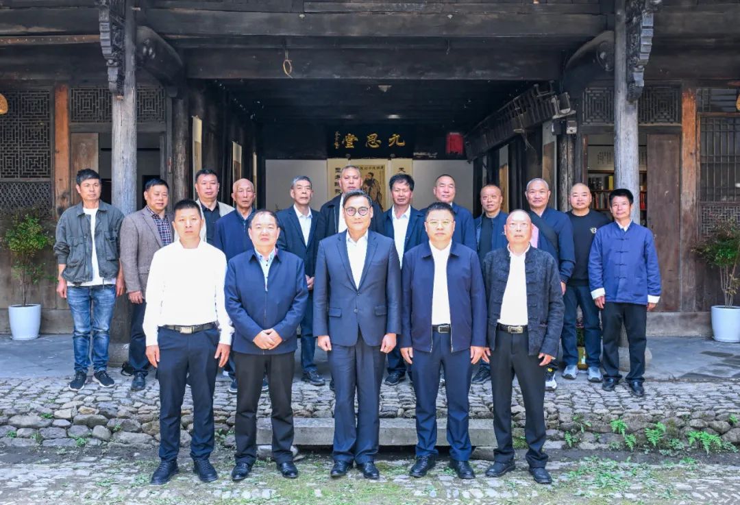 孔垂长主祭尼山祭孔和孔林家祭，在曲阜和浙江与孔氏族人交流 ... ...（祭祀纪事）.jpg