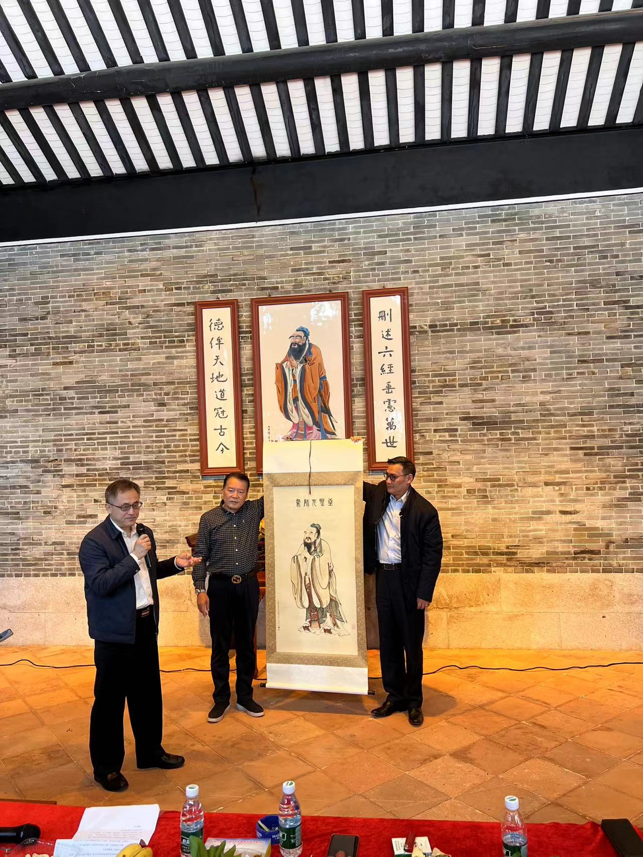 垂长宗主参拜广州小龙房孔氏宗祠与广东宗亲代表座谈 ... ... ... ...（宗亲纪事）.jpg