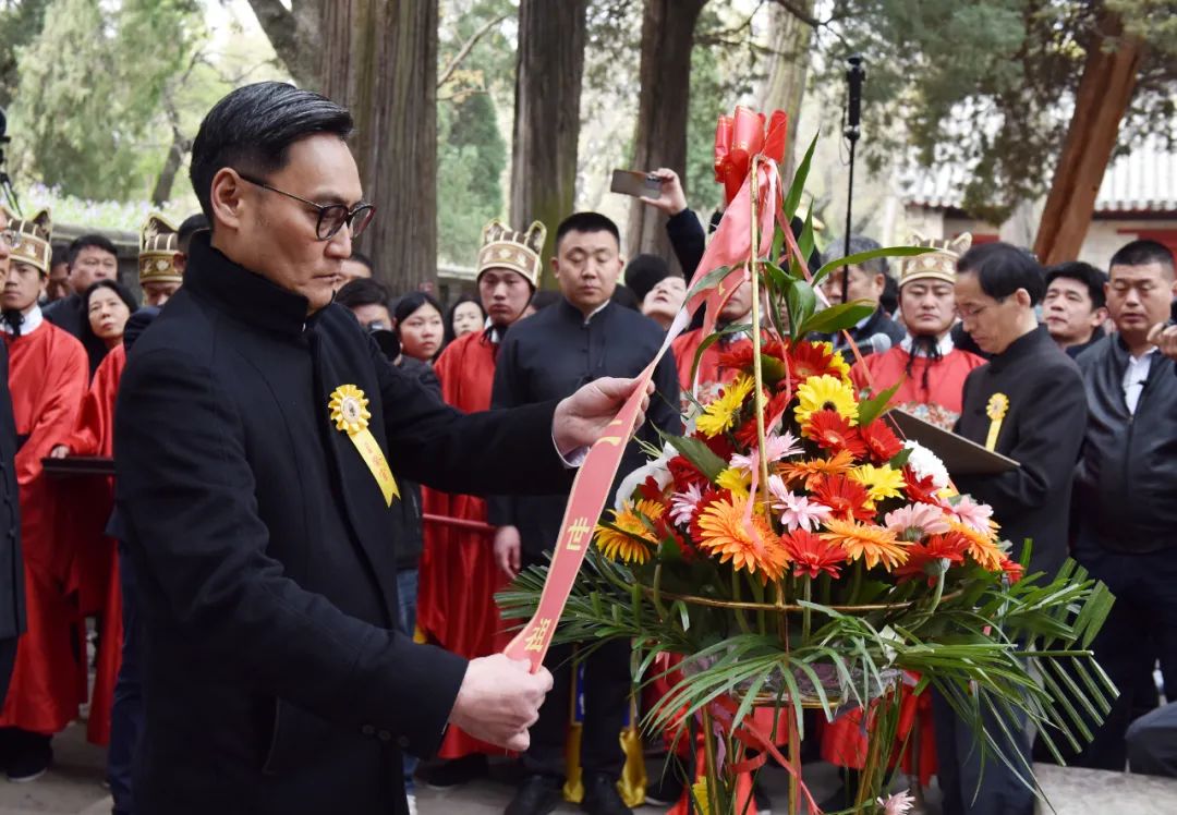 孔垂长主祭尼山祭孔和孔林家祭，在曲阜和浙江与孔氏族人交流 ... ...（祭祀纪事）.jpg
