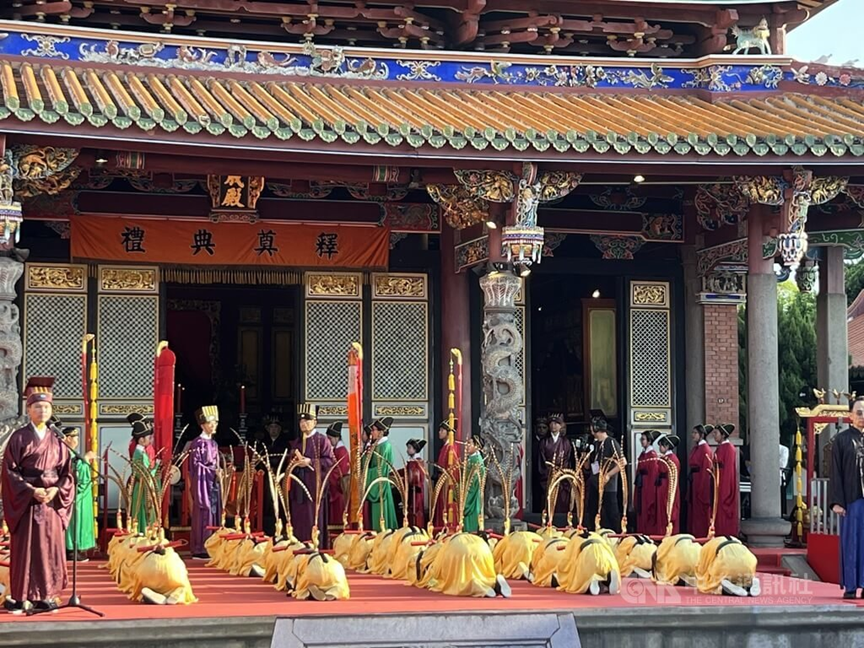 台北祭孔大典千人朝圣共襄盛举 孔垂长连续17年任奉祀官和主祭官 ...（祭祀纪事）.png