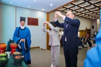 孔垂长会见马来西亚中华总商会总会长吴逸平一行，设雅集晚宴招待并授牌褒扬（宗亲纪事）.jpg