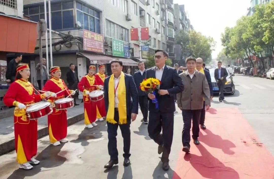 孔垂长主祭尼山祭孔和孔林家祭，在曲阜和浙江与孔氏族人交流 ... ...（祭祀纪事）.jpg