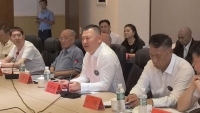 孔垂长会长赴黔看望孔氏宗亲，百余宗亲在棂星门列队欢迎（文化资料）.jpg