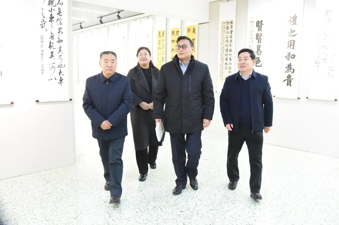 至圣孔子基金会会长孔垂长到枣庄市参访（文化资料）.jpg