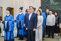 孔垂长会见马来西亚中华总商会总会长吴逸平一行，设雅集晚宴招待并授牌褒扬（宗亲纪事）.jpg