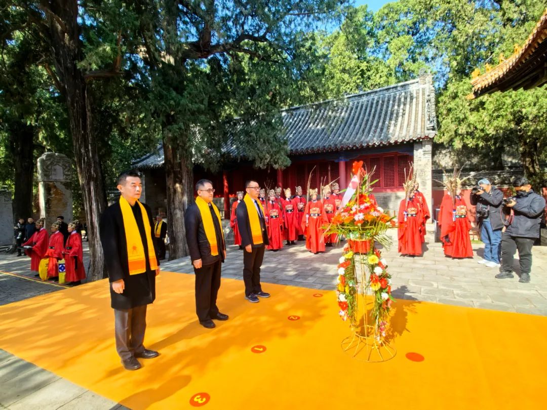 孔垂长主祭尼山祭孔和孔林家祭，在曲阜和浙江与孔氏族人交流 ... ...（祭祀纪事）.jpg