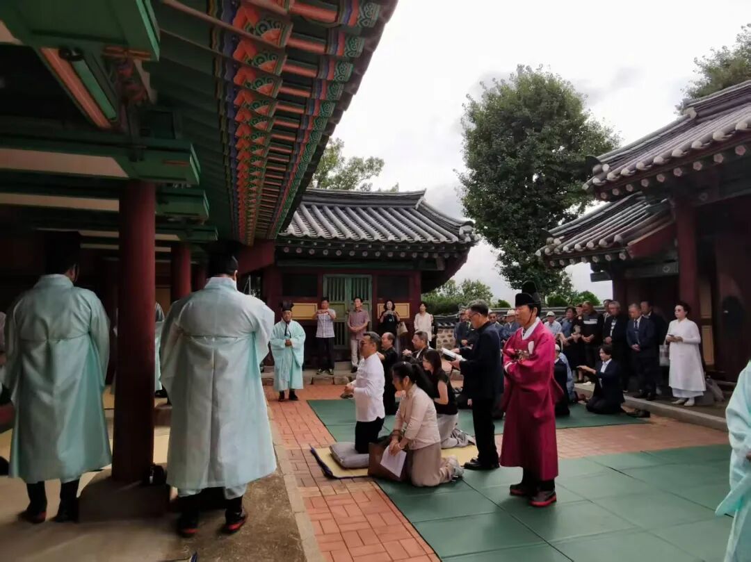 跨越半世纪的“重逢”——孔垂长先生参访韩国华城阙里祠 ... ...（胜迹史料）.jpg