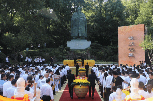 孔子诞辰2576年祭祀典礼举行（祭祀纪事）.gif