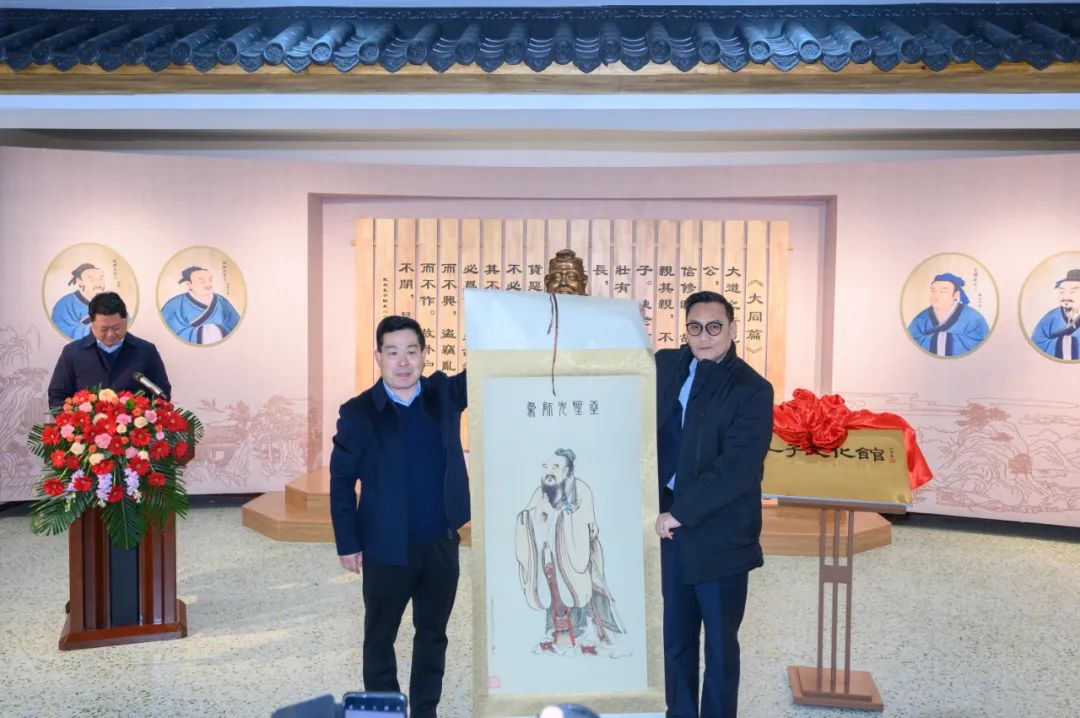 至圣孔子基金会会长孔垂长到枣庄市参访（文化资料）.jpg
