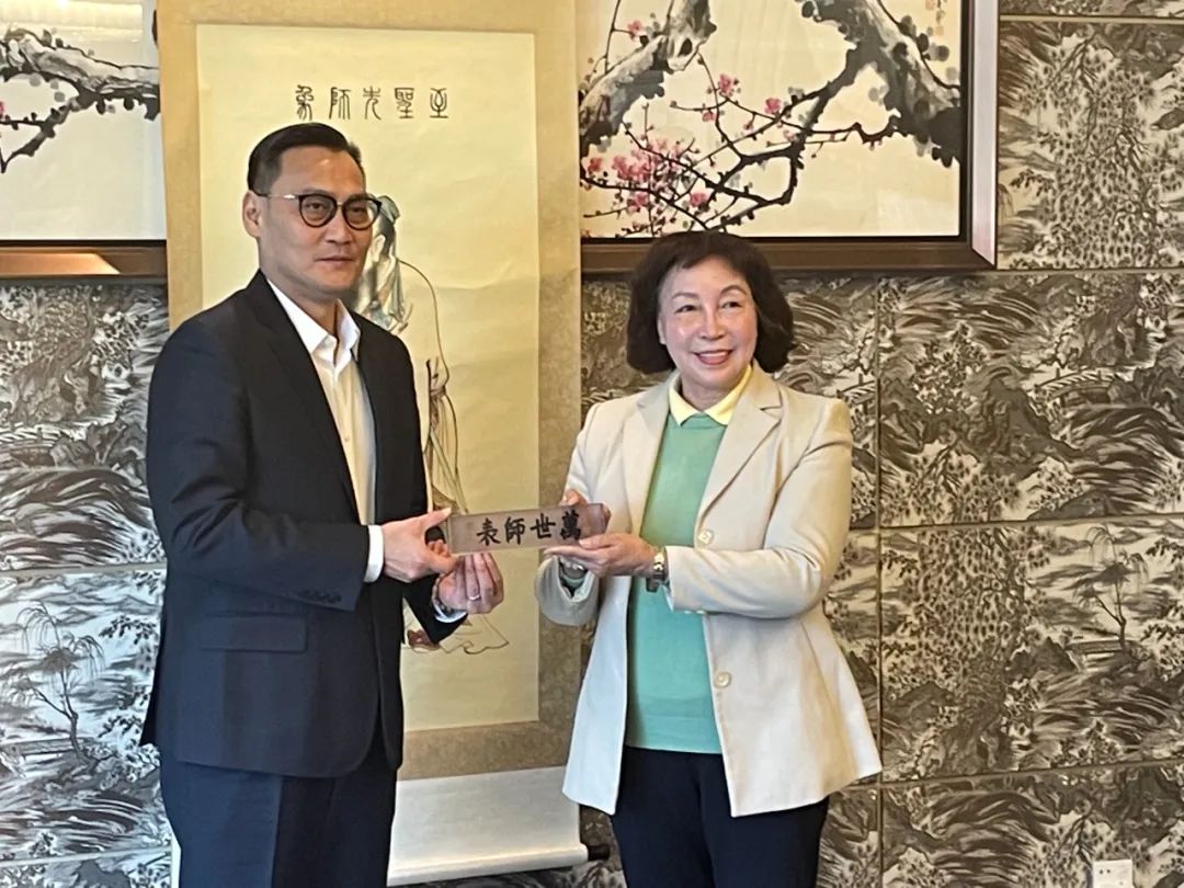 垂长宗主莅临深圳孔氏茶话会（宗亲纪事）.jpg