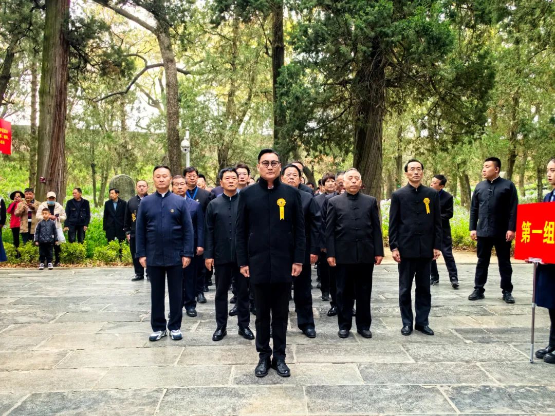 孔垂长主祭尼山祭孔和孔林家祭，在曲阜和浙江与孔氏族人交流 ... ...（祭祀纪事）.jpg