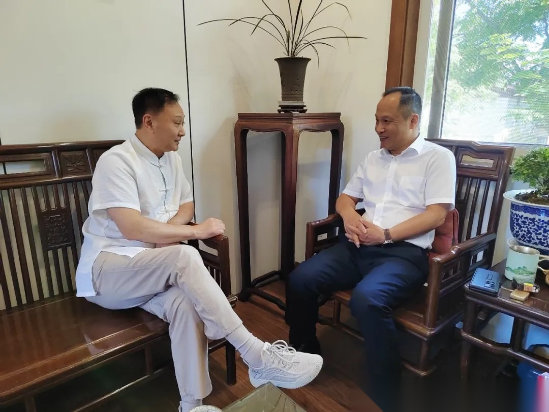 孔众拜谒衢州孔氏南宗家庙并与孔令立深切会谈（胜迹史料）.png