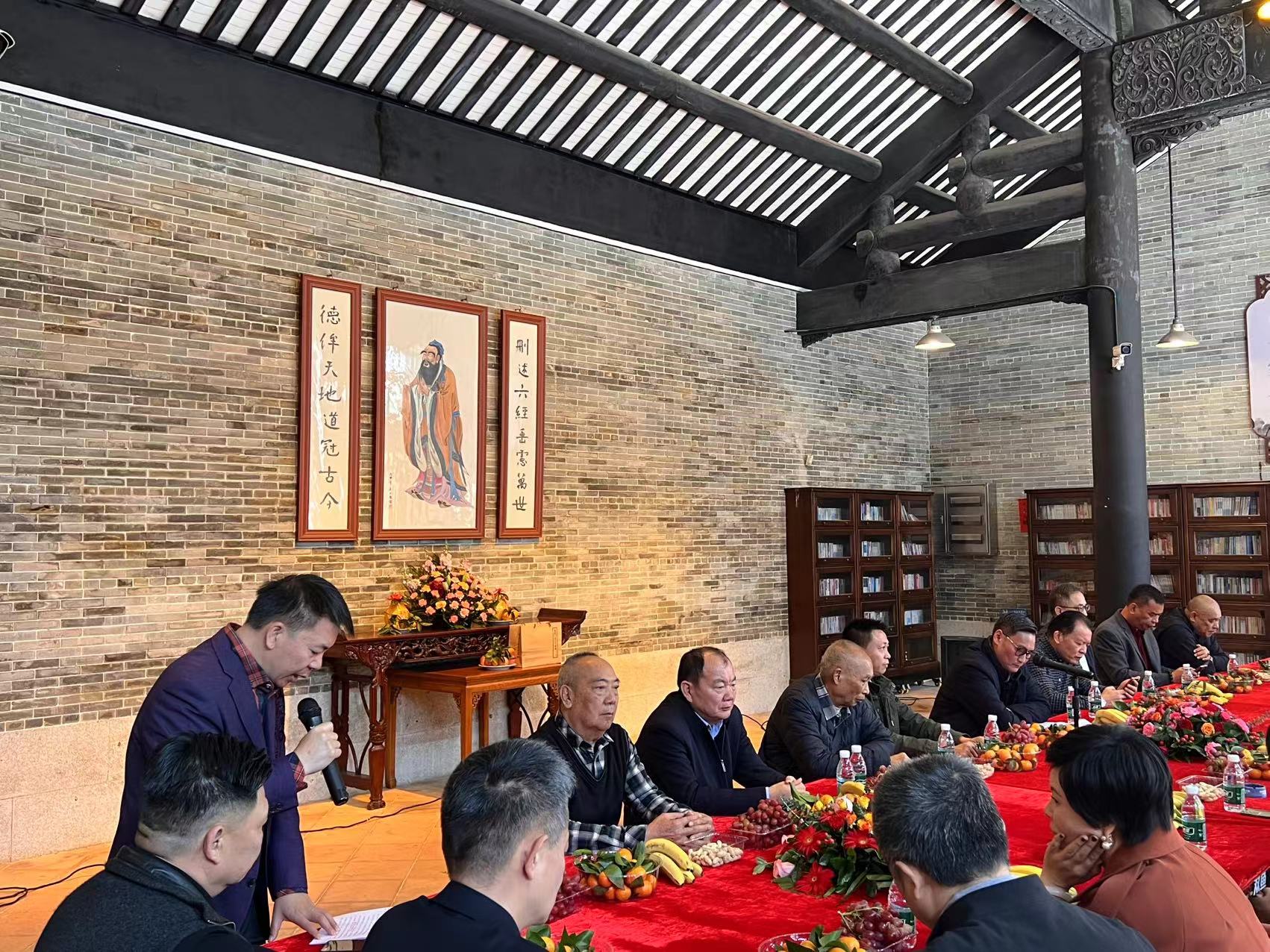 垂长宗主参拜广州小龙房孔氏宗祠与广东宗亲代表座谈 ... ... ... ...（宗亲纪事）.jpg