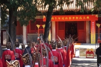 孔垂长主祭丙午年尼山春祭和孔林家祭  “至圣家学堂”揭牌（祭祀纪事）.jpg