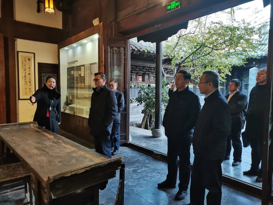 至圣孔子基金会会长孔垂长到枣庄市参访（文化资料）.jpg