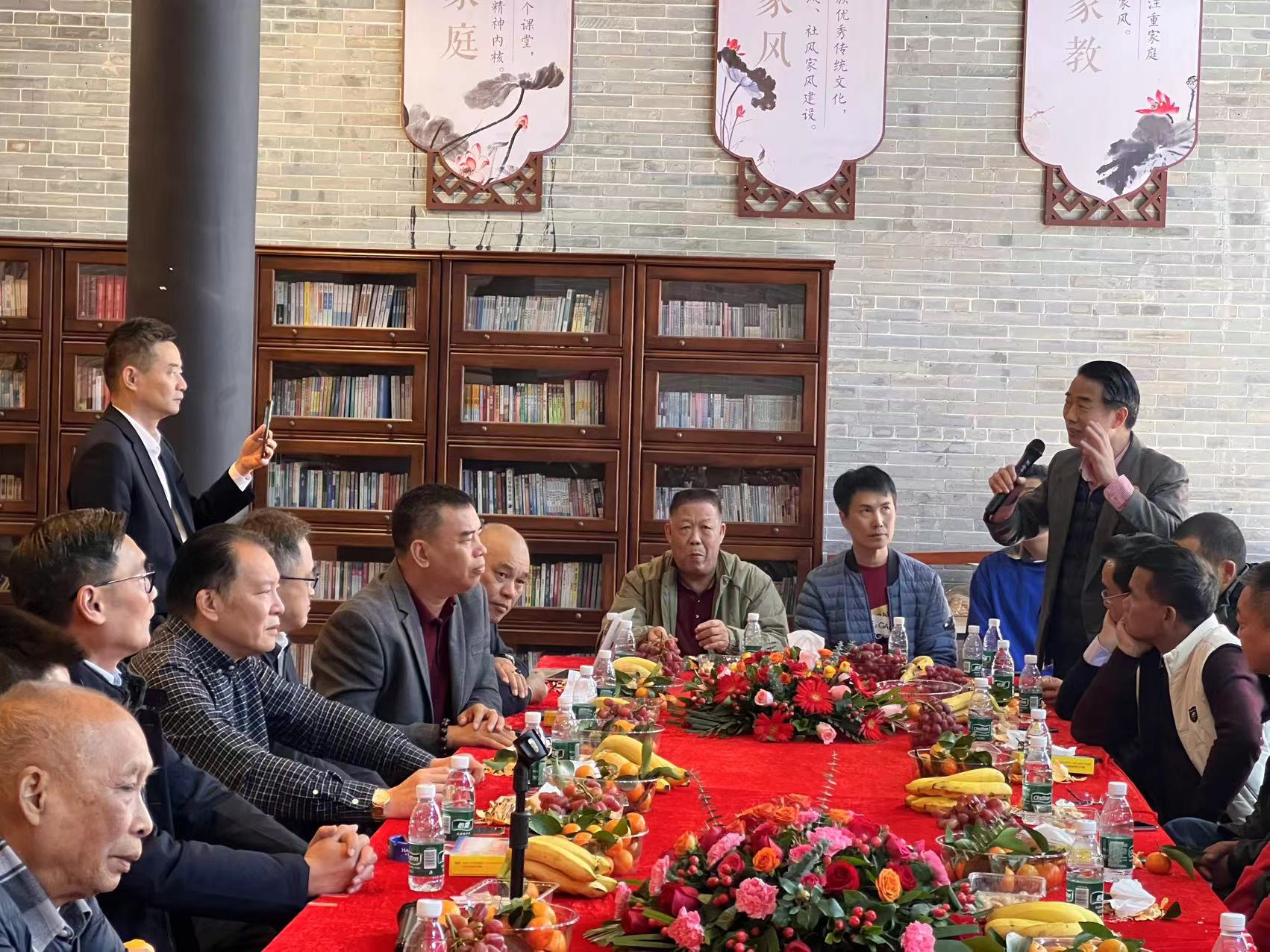 垂长宗主参拜广州小龙房孔氏宗祠与广东宗亲代表座谈 ... ... ... ...（宗亲纪事）.jpg