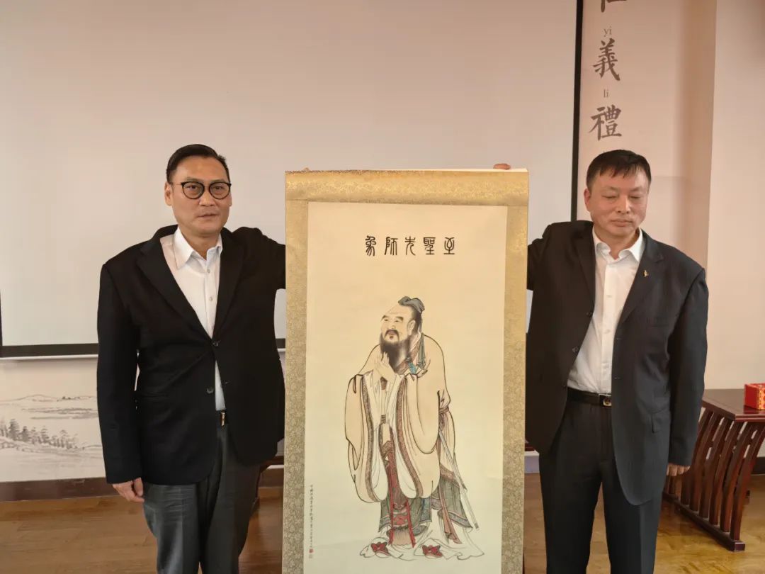 乙巳年初春孔垂长先生的探亲之旅（文化资料）.jpg