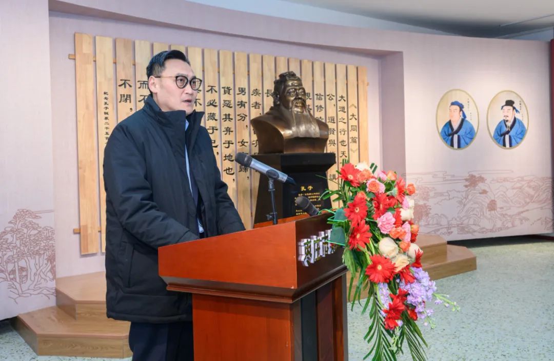 至圣孔子基金会会长孔垂长到枣庄市参访（文化资料）.jpg